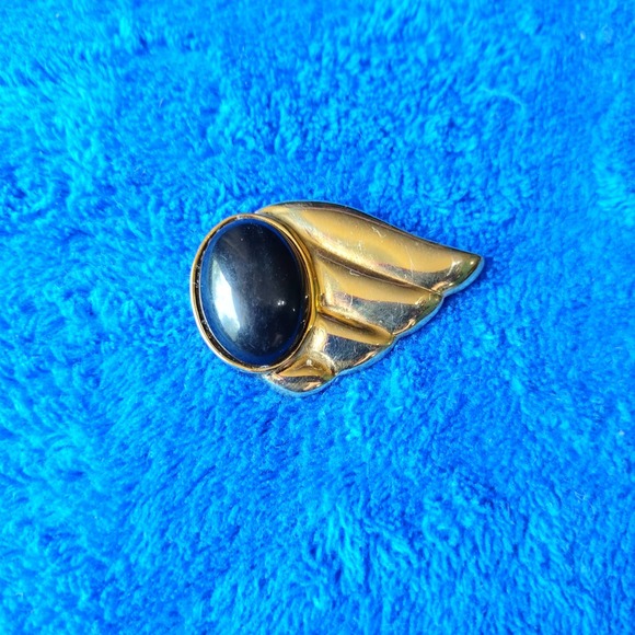 Specialty House Jewelry - Vintage Specialty House Wing Black Faux Onyx Cabochon Dress Scarf Clip